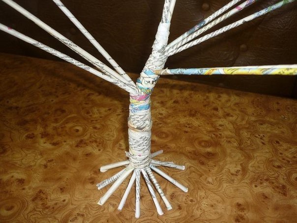 Красивое дерево из бумажных трубочек Красивое дерево из бумажных трубочек из газетных трубочек,рукоделие,своими руками,сделай сам