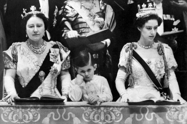 Принц Чарльз во время коронации королевы Елизаветы II, 1952 г. знаменитости, история, люди