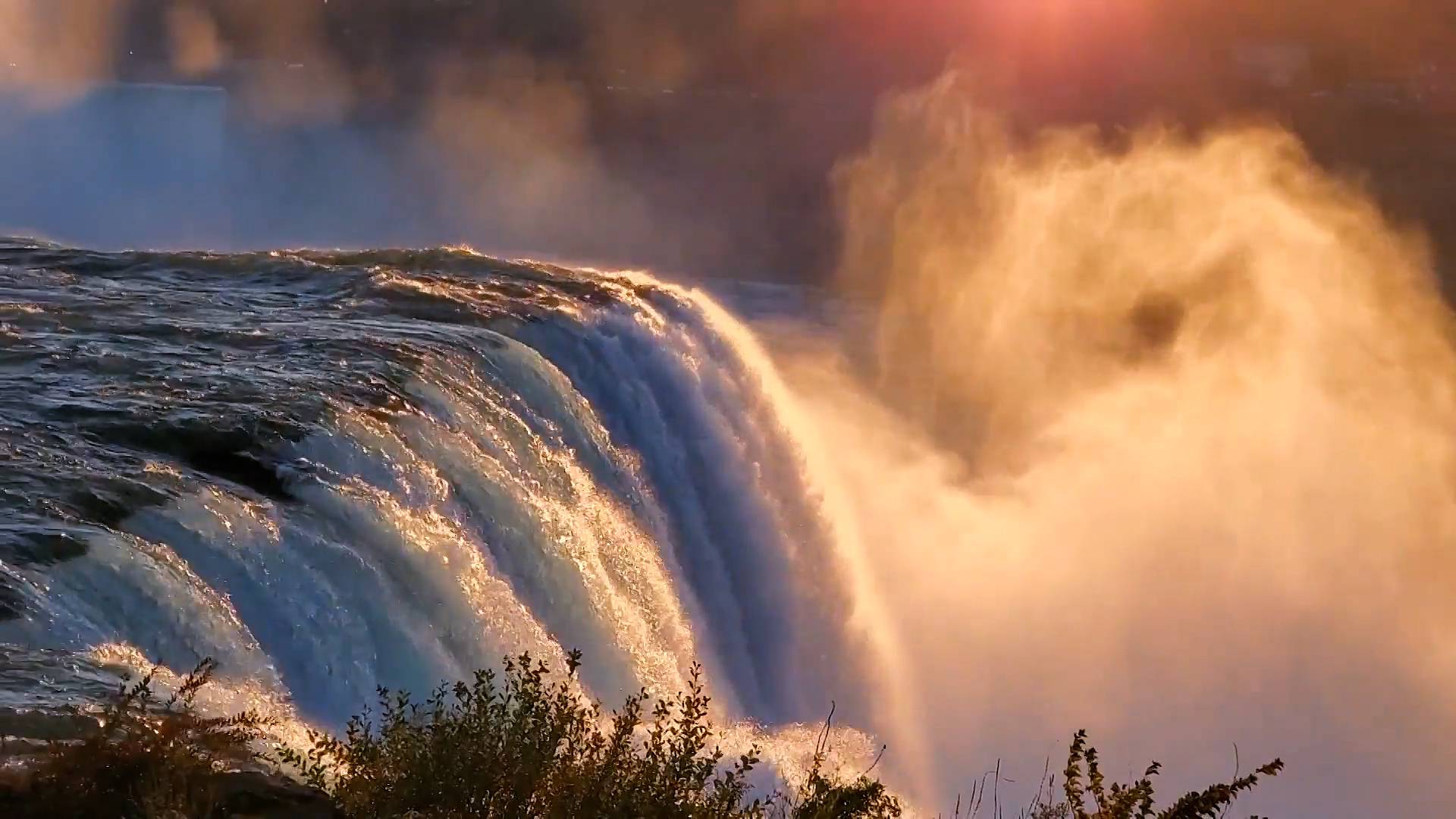 Ниагарский водопад вновь открыли для посетителей после долгого перерыва