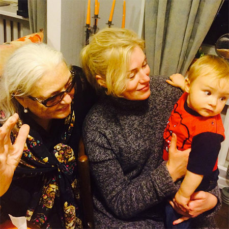 Мария и Лидия Шукшины с внуком