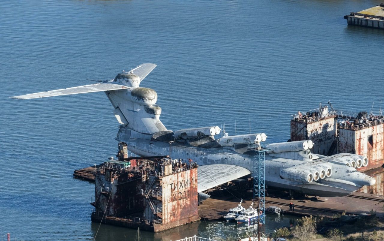 Где находится экраноплан. Экраноплан Каспийский морской монстр. Экраноплан Лунь. Лунь экраноплан в Дербенте. Экраноплан Лунь на Каспии.