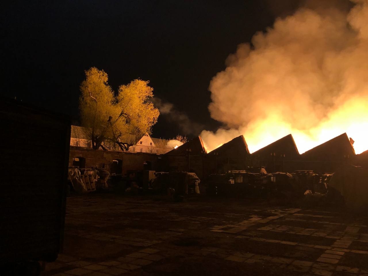 В Орехово-Зуево ночью горел цех пластмассовых изделий – есть пострадавший