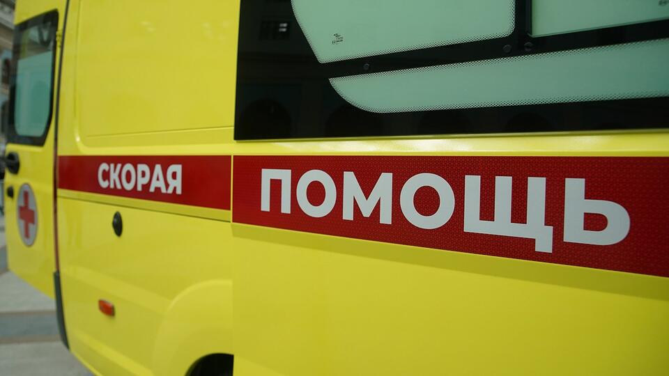 Пассажирка такси выпрыгнула из движущегося авто в реку в Петербурге