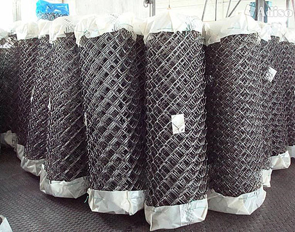 Как правильно смонтировать забор из сетки рабицы на дачном участке сделай сам