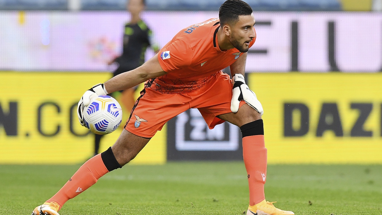 «Не обращай внимания»: баннер фанатов «Лацио» растрогал вратаря Стракошу