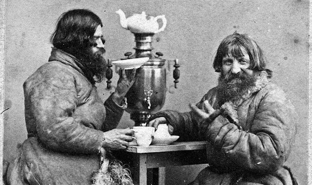 русские мужики за чаем