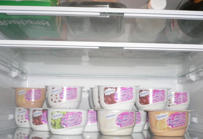 В холодильнике йогурт простоит 1-2 неделю после просрочки / Фото: irecommend.ru