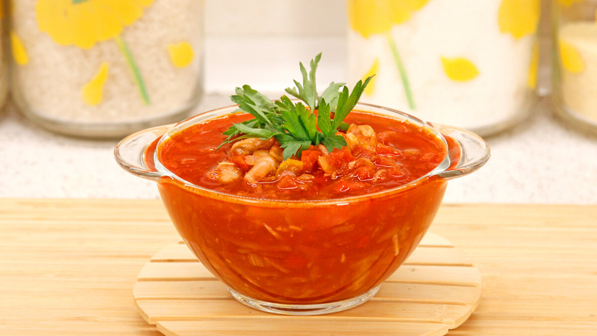 Очень красный томатный супчик с фасолью: множество вариантов исполнения