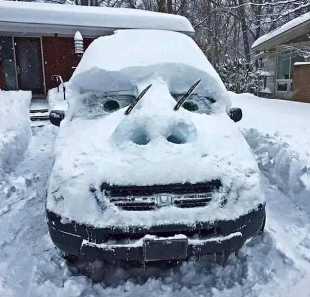 На изображении может находиться: автомобиль, снег и на улице