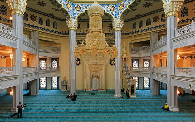 Как выглядят пять самых красивых мечетей России внутри