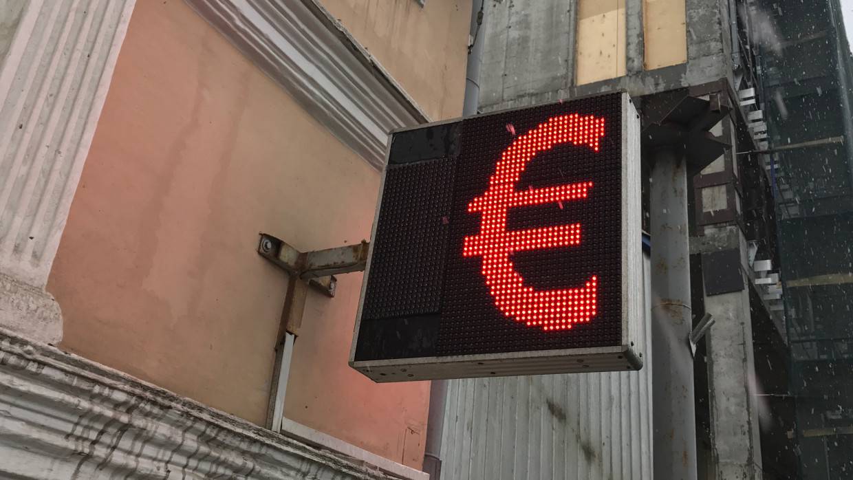 Курс евро превысил 87 рублей на торгах Мосбиржи
