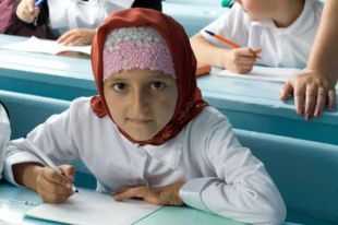 Религиовед предложил заменить хиджабы в школах на платки