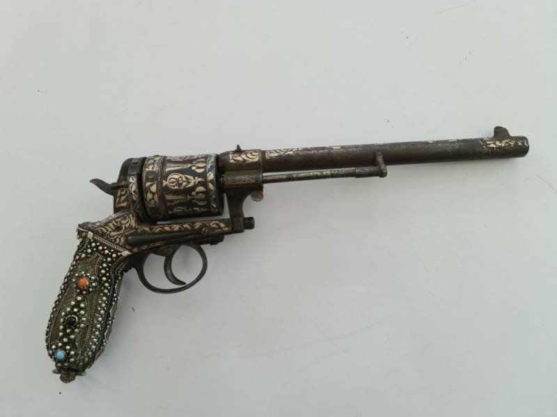 Статусный револьвер для Монтенегро оружие