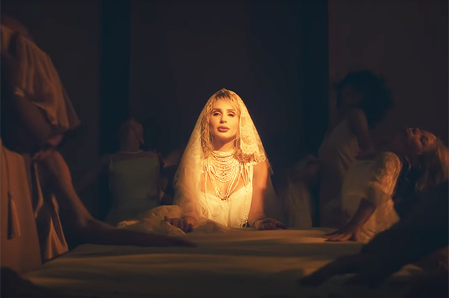 Светлана Лобода примерила свадебное платье в клипе на новую песню moLOko