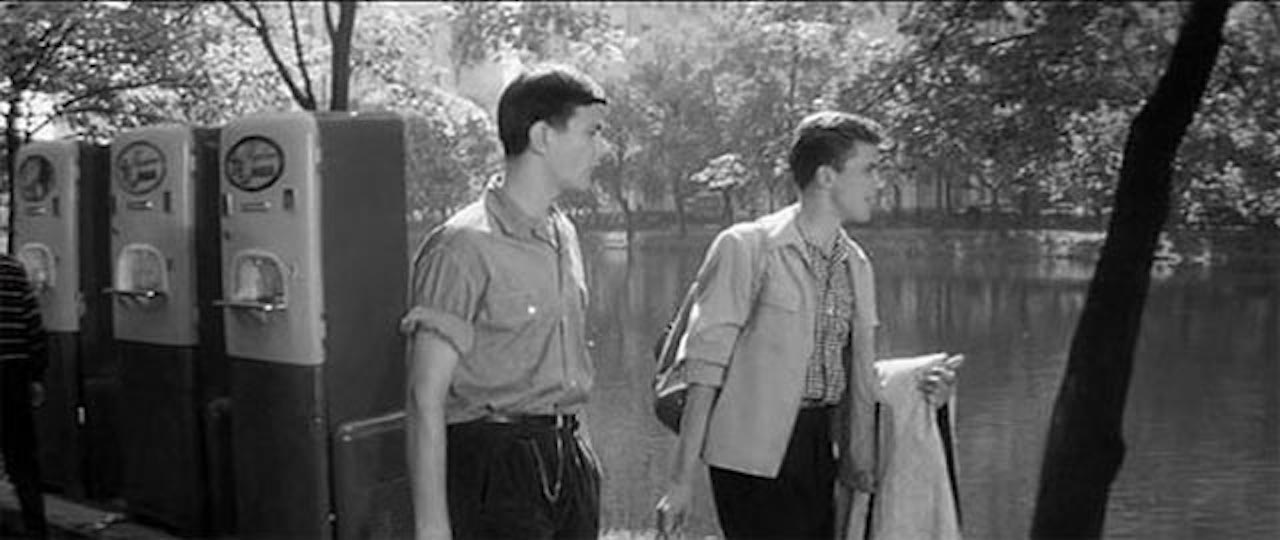 Х ф б р о д. Чистые пруды 1963 "я шагаю по Москве. Я шагаю по Москве Коля. Кадр я шагаю по Москве чистые пруды. Я шагаю по Москве Володя
