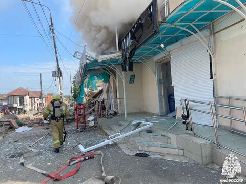 Ликвидируют последствия: МЧС рассказало подробности о взрыве в Апшеронске