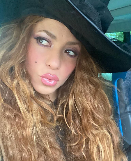 Шакира опубликовала редкое фото с Жераром Пике в честь Хэллоуина Шакира опубликовала редкое фото с Жераром Пике в честь Хэллоуина Звездные пары