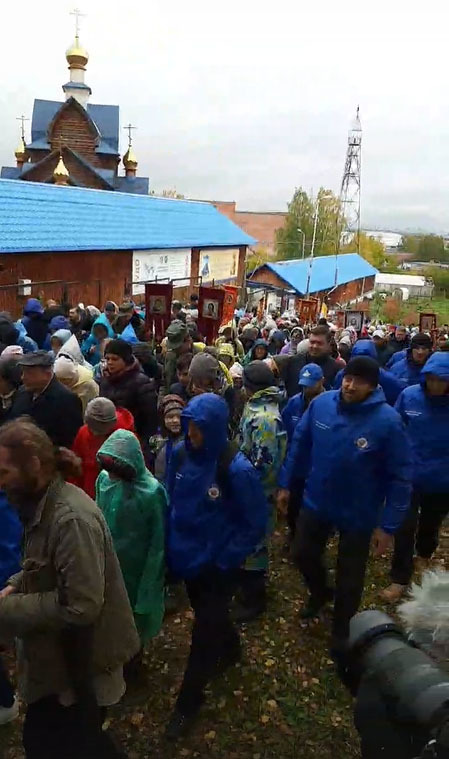 Молились за хорошие оценки: в Екатеринбурге на крестный ход вышли дети дети,ЕКБ,крестный ход,общество,россияне,РПЦ