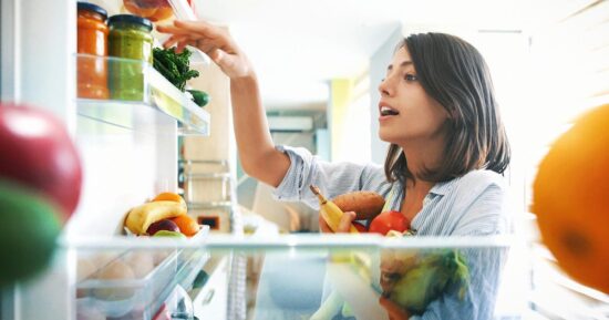 Правило полок, больше воздуха и еще 3 способа, как не сгноить продукты в холодильнике