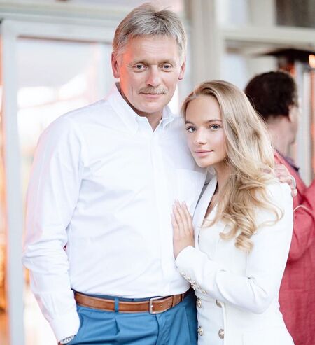 Лиза Пескова о родителях, общении со старшей дочерью Татьяны Навки и жизни в России Лиза Пескова о родителях, общении со старшей дочерью Татьяны Навки и жизни в России жизни, очень, Дмитрия, Пескова, ответила, Москву, вопросов, жительство, вернуться, отучилась, своей, Франции, только, работать, получить, которые, всегда, много, сторис, Сашей