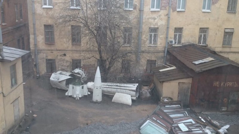 ... например ракету! балкон, мусор, прикол, хлам