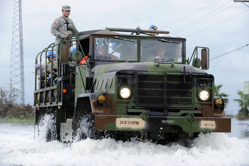 Военные грузовики и в огонь, и в воду Военные грузовики и в огонь, и в воду оружие