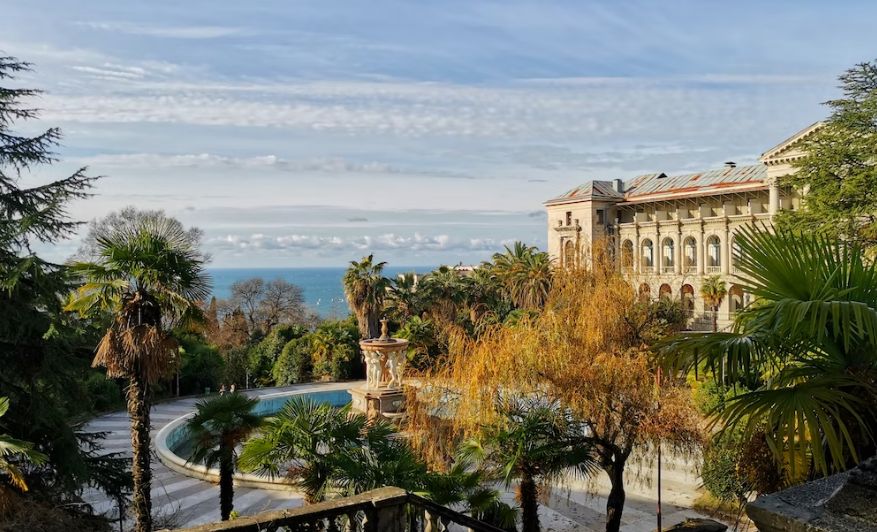 Аналитик Адамидов оценил возможное удешевление билетов в Сочи из-за «спрямленных» полетов