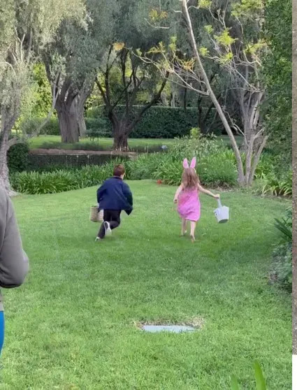 Меган Маркл показала новое видео с детьми от принца Гарри в честь католической Пасхи Меган, видео, МарклКадр, Маркл, Гарри, принца, честь, Лилибет, прямом, родился, супругов, через, людей, миллионы, наблюдали, эфире, Виндзорском, которой, замке, Вскоре