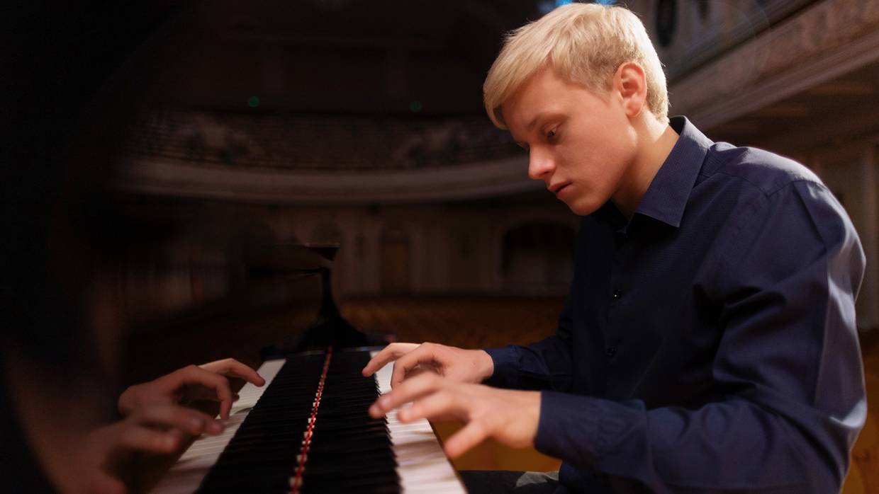 Григорий соколов пианист биография семья фото