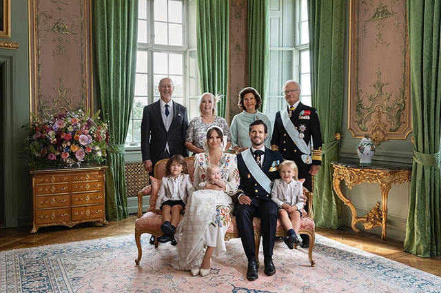 Принц Швеции Карл Филипп и принцесса София с детьми на крестинах младшего сына: новые фото София, принц, Филипп, Софии, младшего, дворца, королевской, семьи, сыновьями, члены, сделанные, Юлианом, Александром, также, вместе, принцессы, принцесса, Филиппа, Карла, Швеции