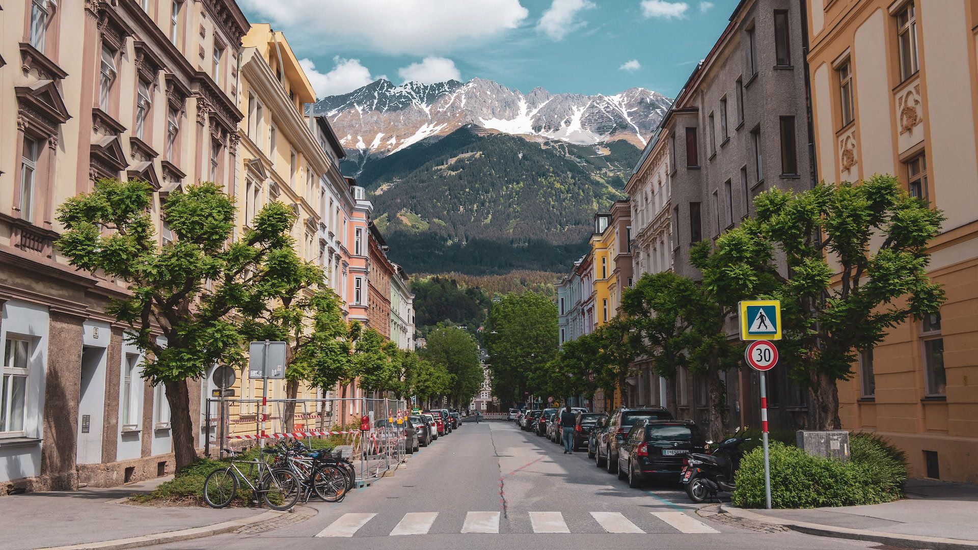 «Чаша переполнена»: канцлер Австрии заявил о проблемах с приемом беженцев из-за украинцев