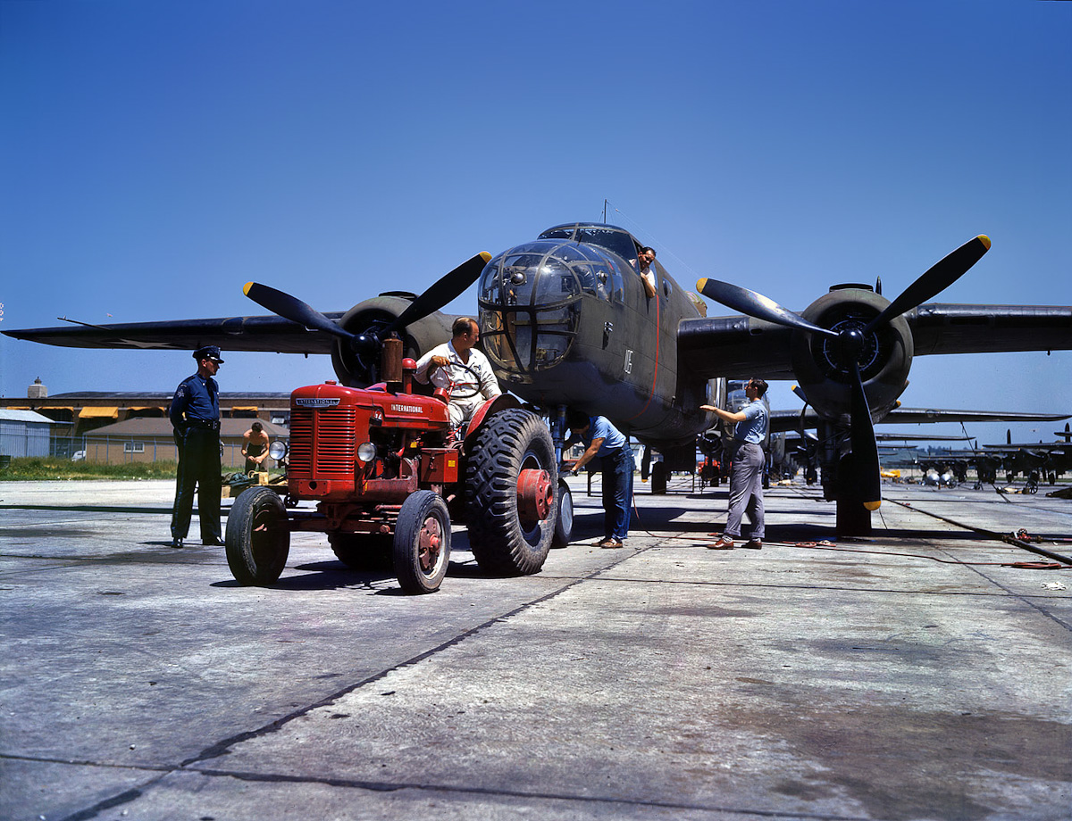 Фоторепортаж Альфреда Палмера 1942 года о том «как ковалось оружие победы». B-25 Mitchell Авиация