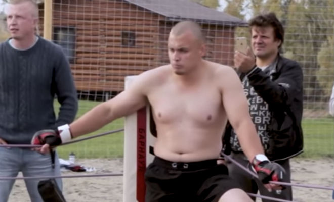 Озлобленный боец против спокойного ММА-профи Озлобленный боец против спокойного ММА-профи Видео,ММА,Пространство,ринг,спортъ