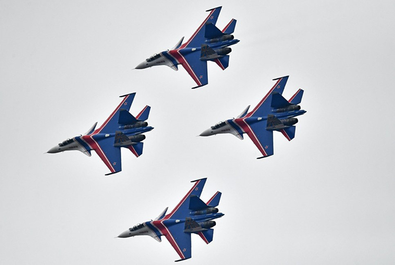 Многоцелевые истребители Су-30СМ пилотажной группы "Русские Витязи" во время репетиции воздушной части Парада Победы армия, парад Победы 2017, факты