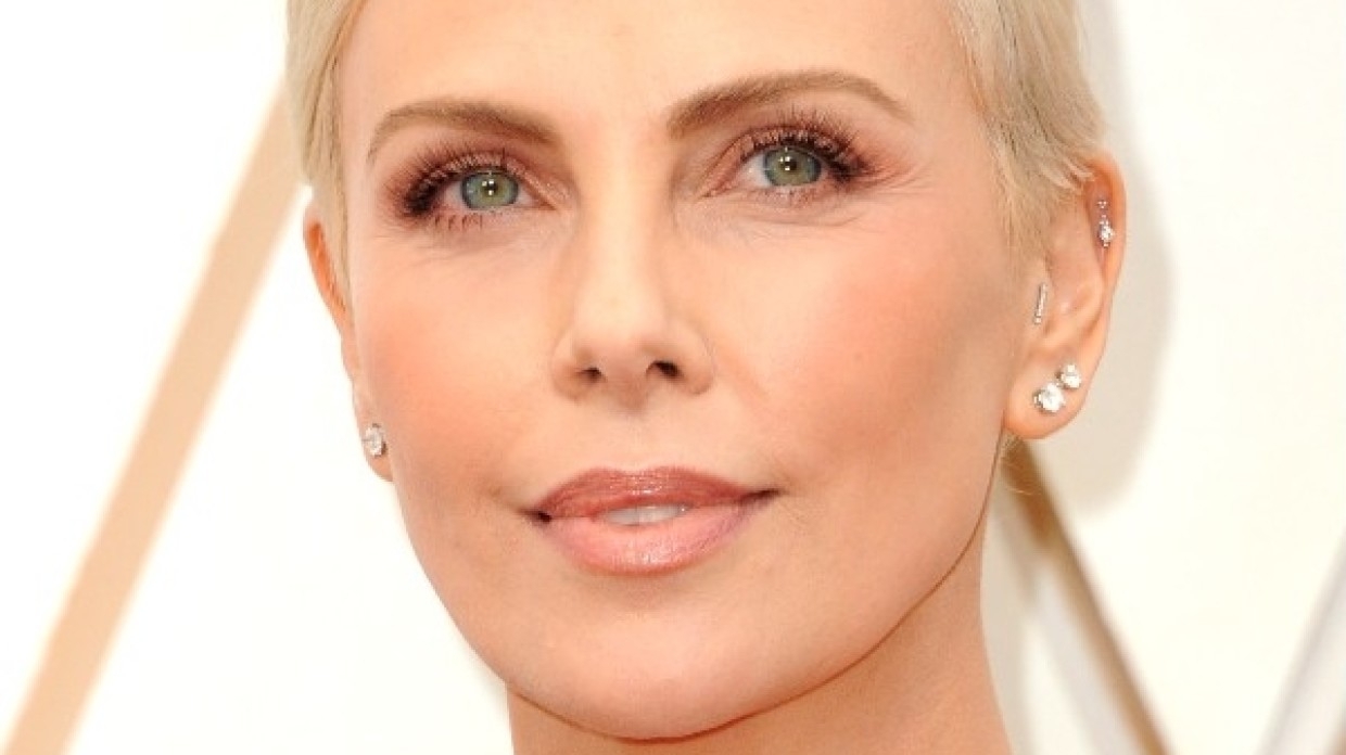 Таролог Саона раскрыла главную причину одиночества Шарлиз Терон