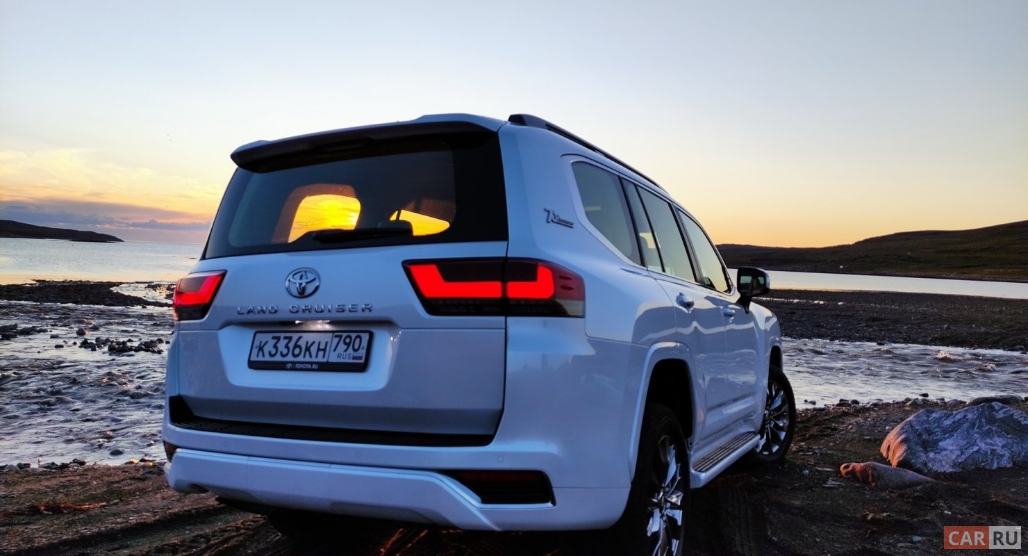 Какой рамный внедорожник лучше: Chevrolet Tahoe против Toyota Land Cruiser 300