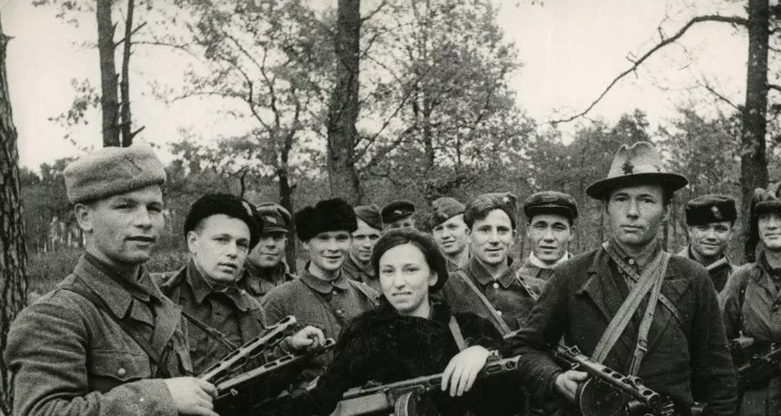 Они были решительны и не хотели верить в то, что с ними произошло. Они приняли смерть, но не хотели верить в "вечную жизнь". Это их не устраивало. 