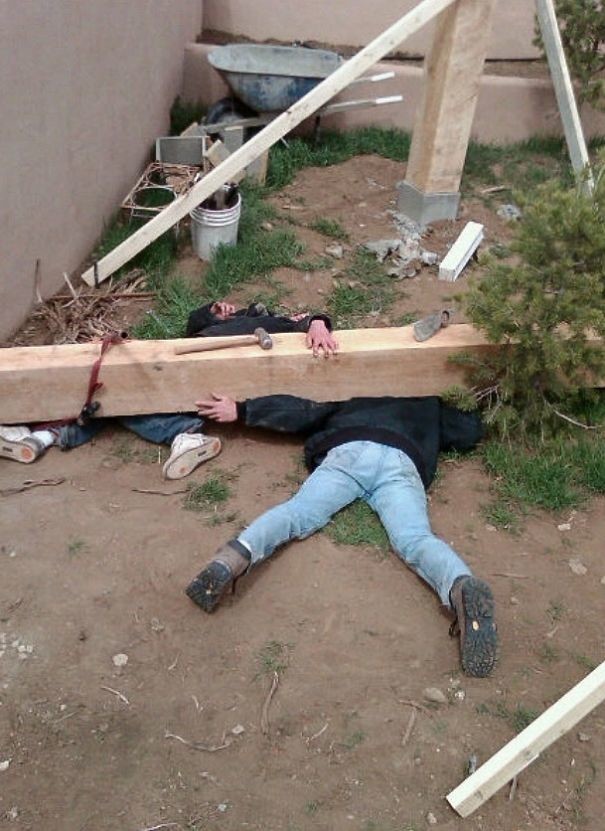 "Мы с отцом решили напугать маму. А она сделала снимок и ушла в дом" забавно, независимость, общественное мнение, решимость