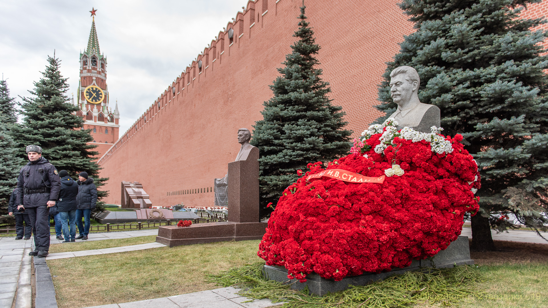 Какого цвета были волосы у сталина