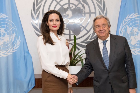 Анджелина Джоли и генеральный секретарь ООН Антониу Гуттереш. Фото: UN Photo