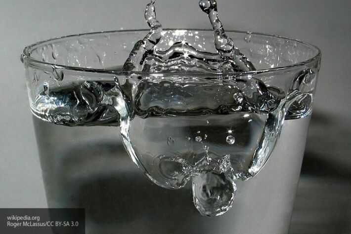 Доктор Зайцев назвал простой метод/способ начать пить воду в течение дня//выпивать суточную норму воды без усилий