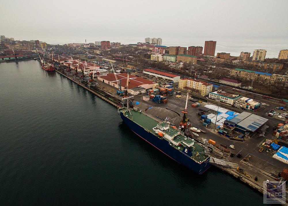 Вмтп владивосток. Морской порт Владивосток. Владивостокский морской порт Первомайский. ВМТП Владивостокский морской торговый порт. Морпорт Владивосток.