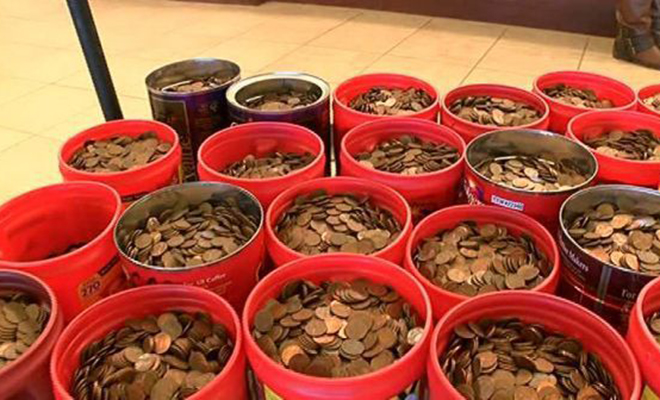 Мужчина складывал в бак монеты в течение 45 лет, а потом решил посчитать, сколько накопилось 