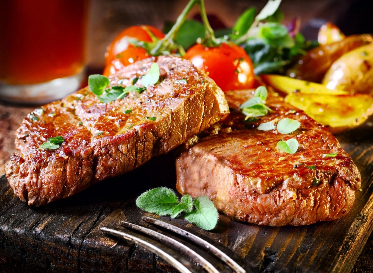 Стейк из свинины в мультиварке