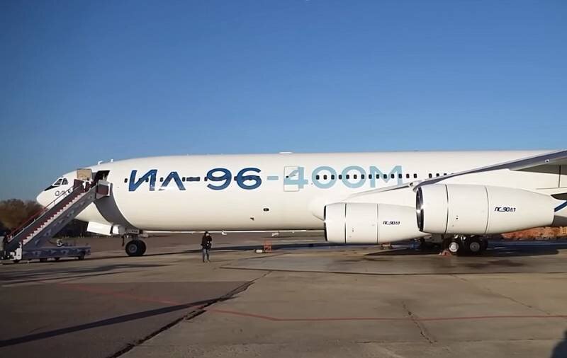 Несмотря на то что в сентябре 1988 года СССР вошел в «клуб» производителей широкофюзеляжных дальнемагистральных самолетов, присоединившись к Boeing и Airbus, наш Ил-96-300, в отличие от конкурентов,