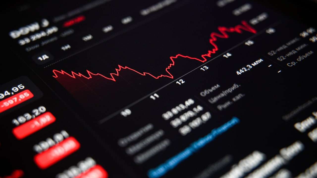 «Кризис будет масштабным»: аналитик Деев о надвигающемся мировом экономическом «урагане»