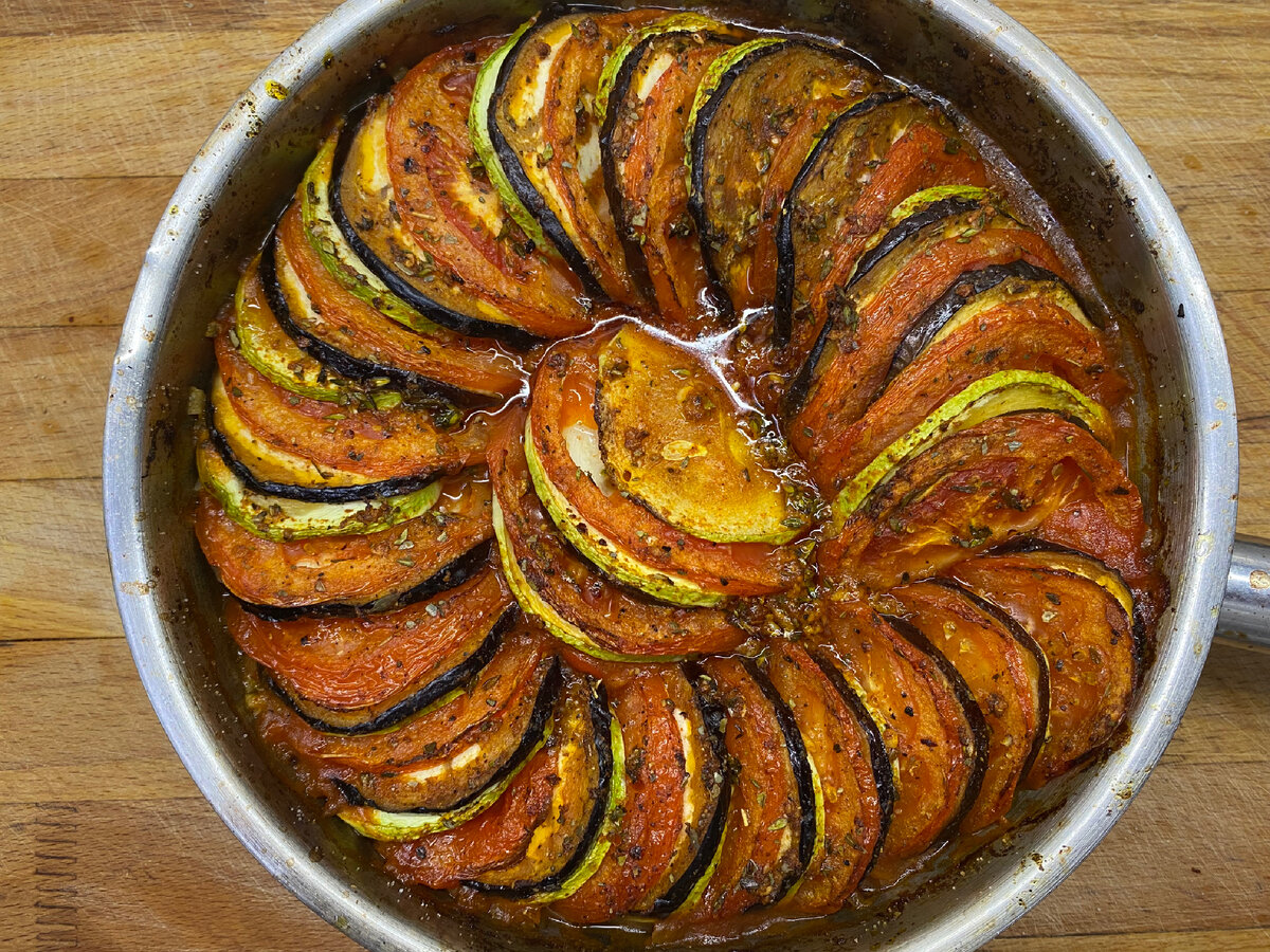 Сегодня будем готовить вкуснейший рататуй! Рецепт специально сделал не замороченный, чтоб его можно было без проблем приготовить дома.-8