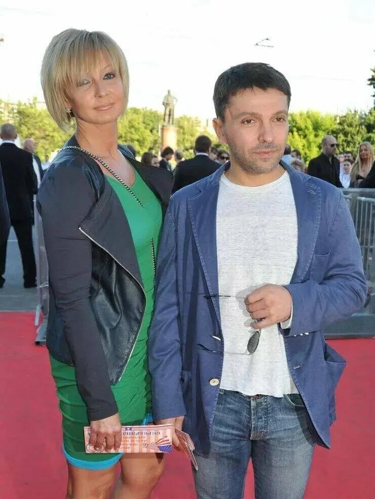 Измены, алкоголизм и позднее отцовство: как сложилась личная жизнь актеров фильма «О чем говорят мужчины» актер, актера, женой, дочерью, жизни, Ростислав, Ларин, говорят, время, второй, стали, Александр, развод, Барац, стала, вместе, фильме, будет, Рыжкова, Демидов