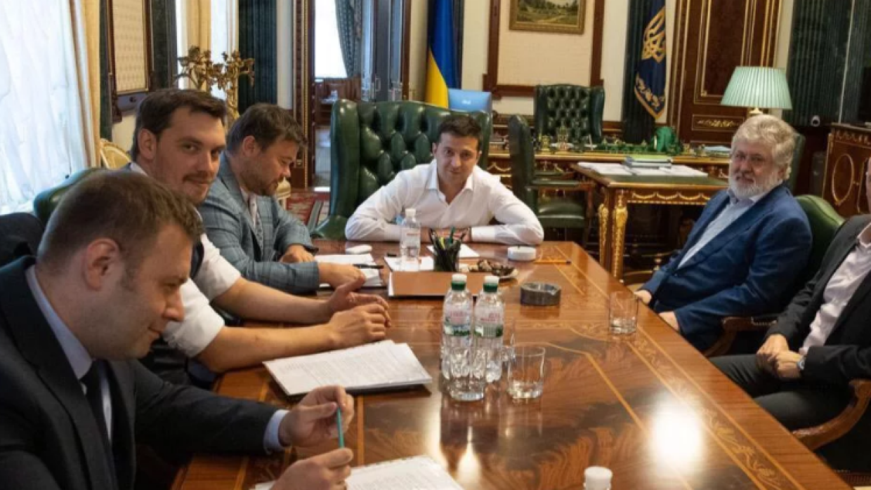 На Украине началось открытое противоборство элиты против команды президента страны Политика