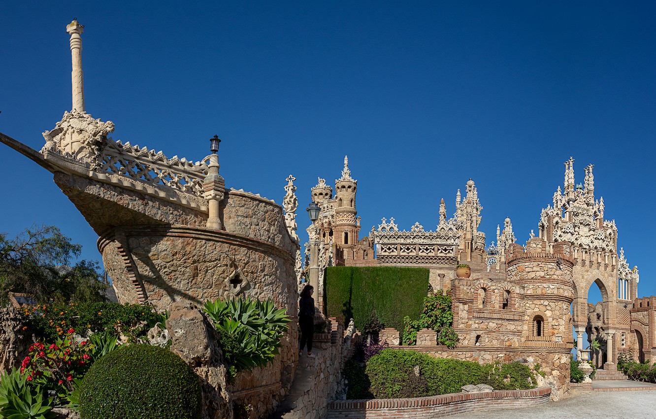 Замок Коломарес – самый большой и необычный памятник Колумбу замок,отдых,отпуск,путешествие,турист,экскурсионный тур
